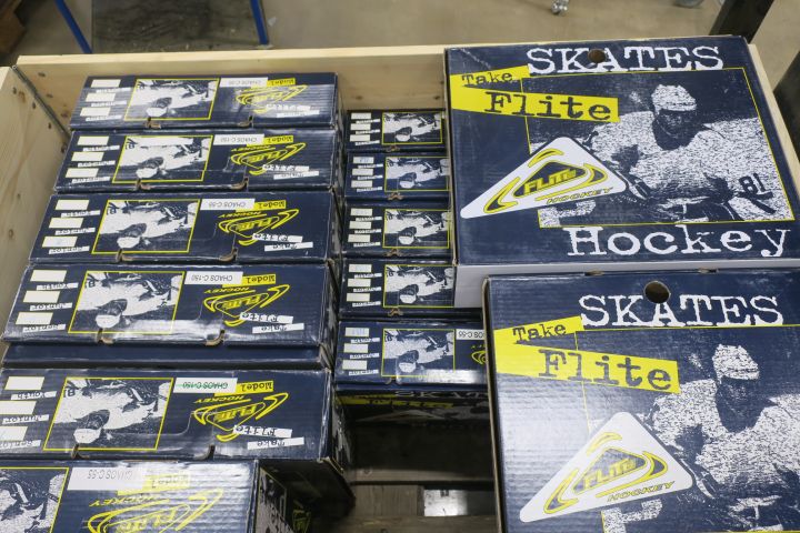433288-7 20 pairs of Hockey skates Flite Mixed Stl