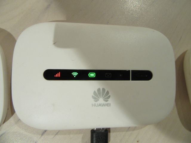 415579-2 4 pc 4G modem / WiFi router, Huawei E5330