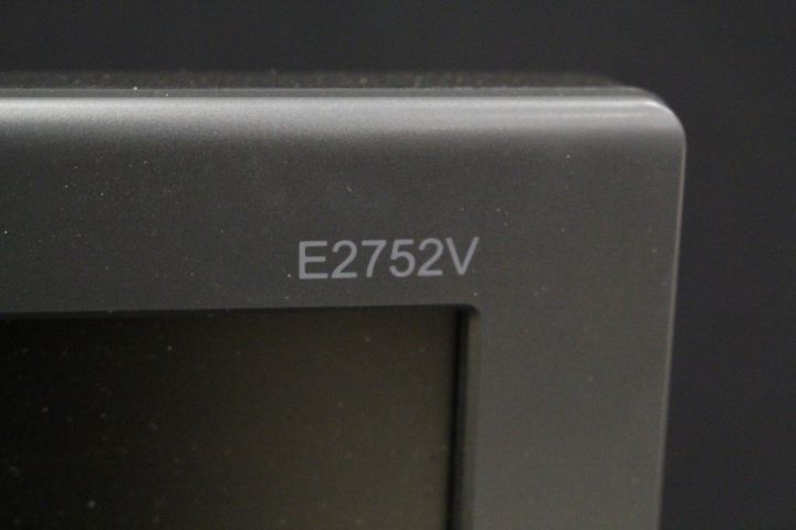 443339-7 Apple Macbook Air 1,7GHz (Mitten 2011) med 27" skärm AOC E2752V