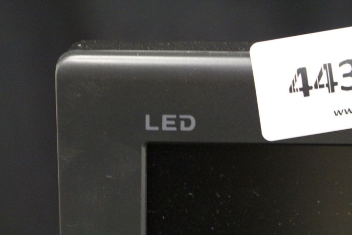 443339-8 Apple Macbook Air 1,7GHz (Mitten 2011) med 27" skärm AOC E2752V