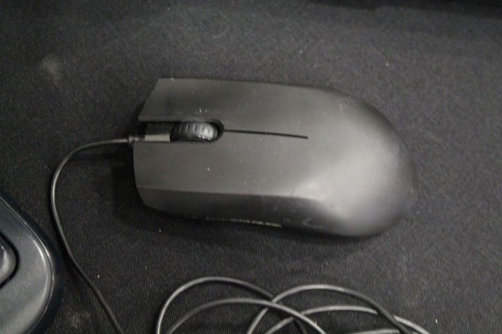 443340-7 HP Elitebook 8540p, 27 "Samsung Synmaster 850, HP Dock