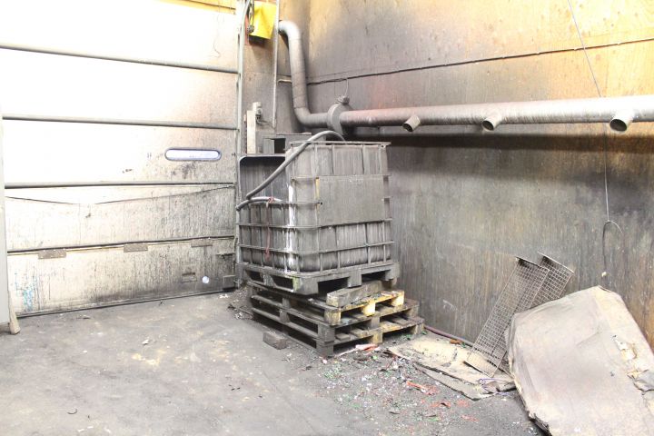 439074-2 Color mixing room