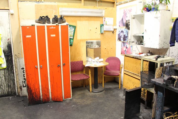 439074-4 Color mixing room