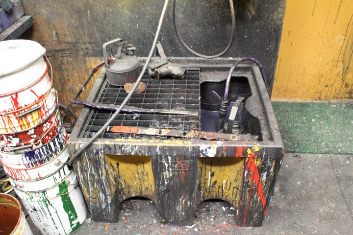 439074-5 Color mixing room