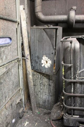 439074-7 Color mixing room