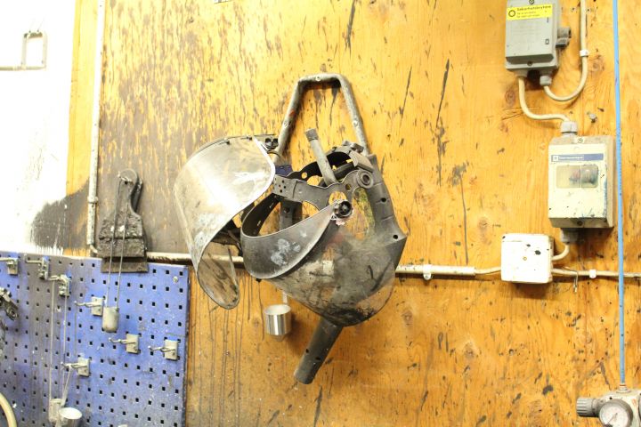 439074-8 Color mixing room