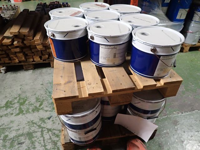 403708-2 AKZO NOBEL