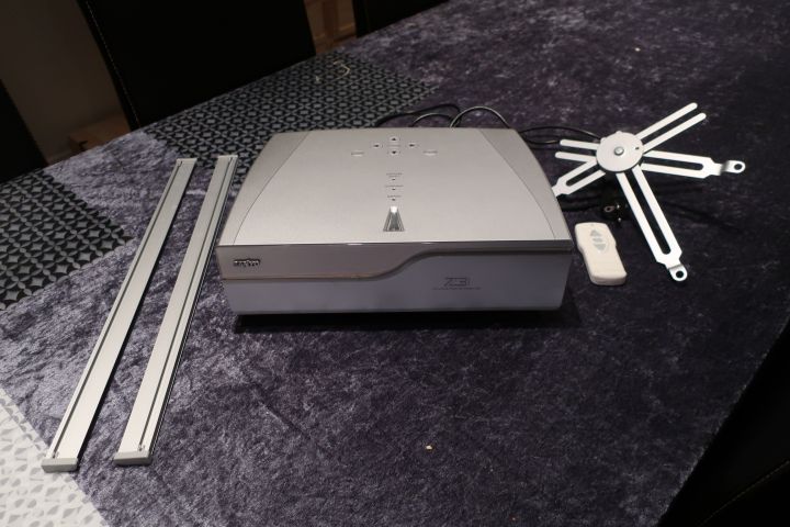 431063-1 Projector with electric cloth Sanyo Z3