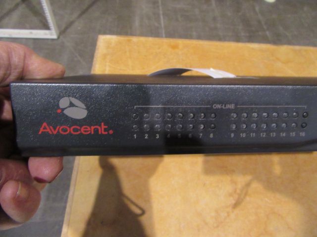 415634-2 Avocent KVM / IP switch