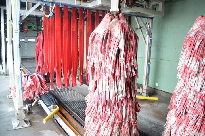 419173-10 Car wash with tracks