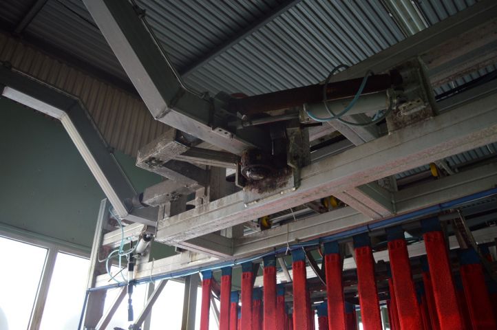 419173-11 Car wash with tracks