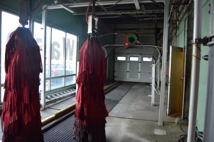 419173-13 Car wash with tracks