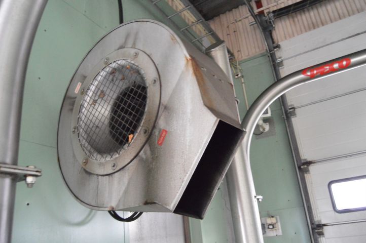 419173-15 Car wash with tracks