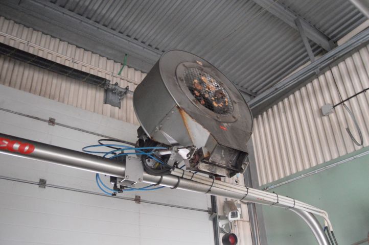 419173-16 Car wash with tracks