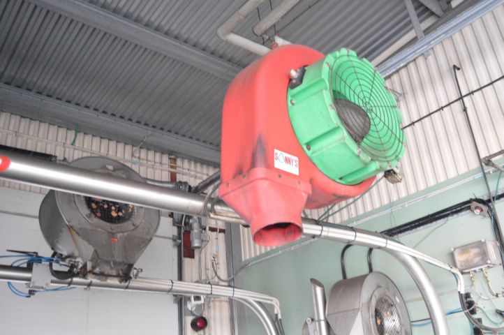 419173-17 Car wash with tracks