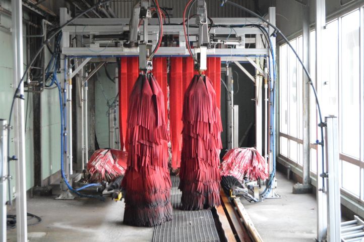 419173-19 Car wash with tracks