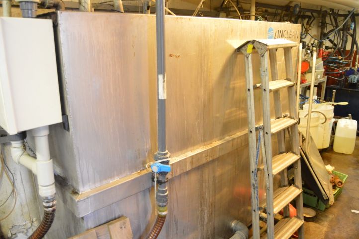 419173-22 Car wash with tracks