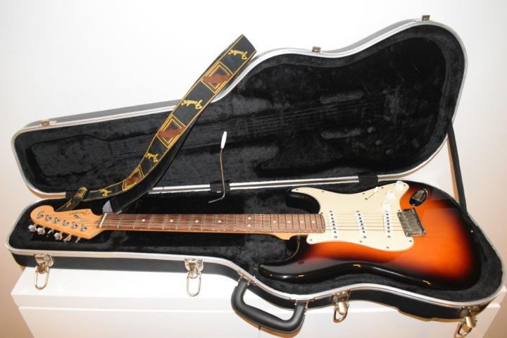 449294-2 Guitar Fender Stratocaster Corona Califonia -02