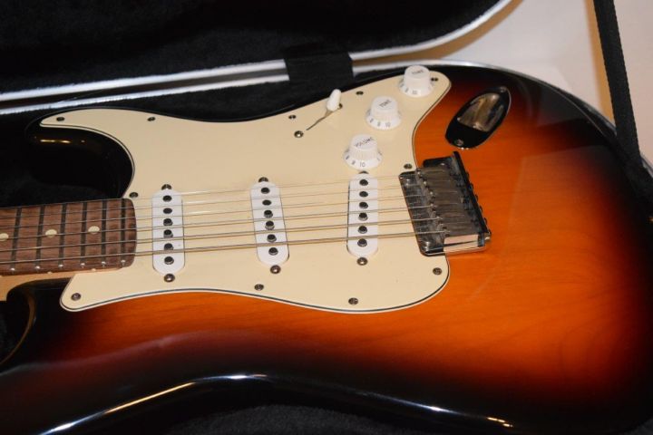 449294-4 Guitar Fender Stratocaster Corona Califonia -02