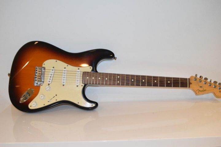 449294-10 Guitar Fender Stratocaster Corona Califonia -02