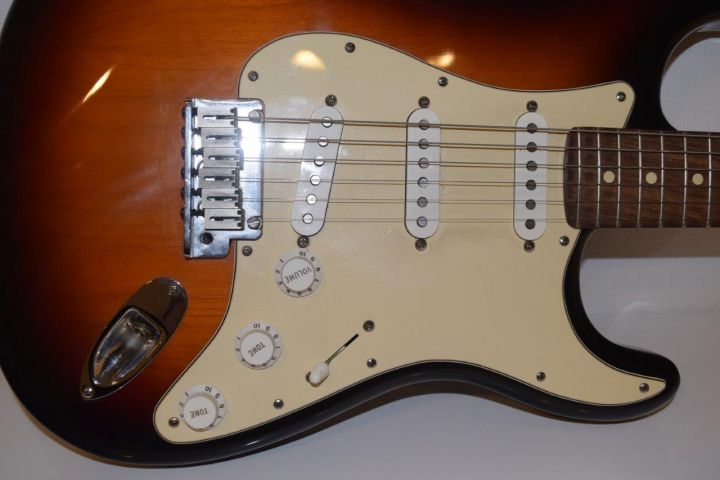 449294-11 Guitar Fender Stratocaster Corona Califonia -02