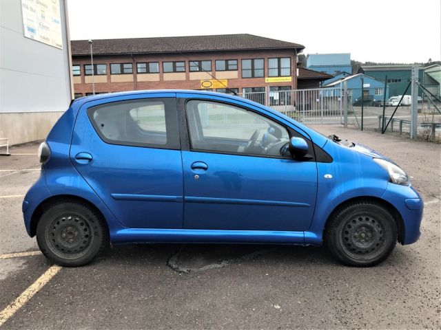 433528-8 Toyota AYGO 1.0 BLUE LINE VVT-I -09