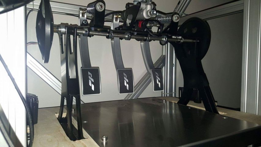 424533-3 Professional racing simulator Henning Piez, -15