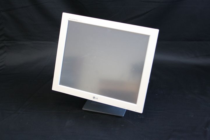 449930-3 LG Flatron L1730SF Touchscreen 4pcs selling to higgest bidder