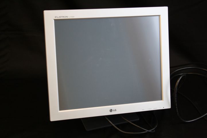 449930-10 LG Flatron L1730SF Touchscreen 4pcs selling to higgest bidder