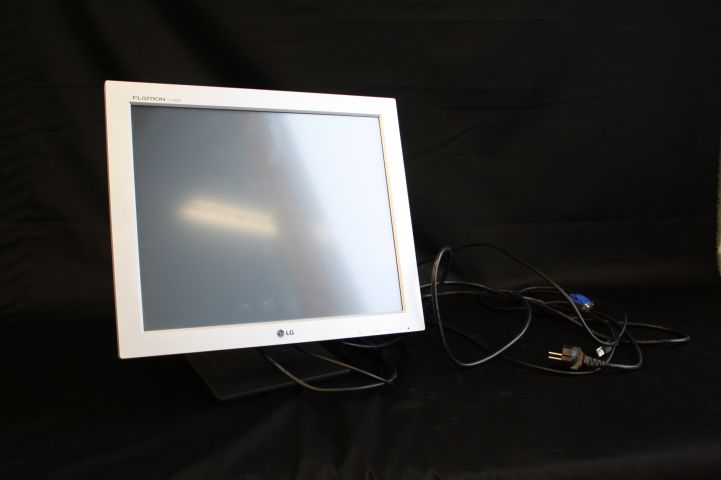 449930-12 LG Flatron L1730SF Touchscreen 4pcs selling to higgest bidder