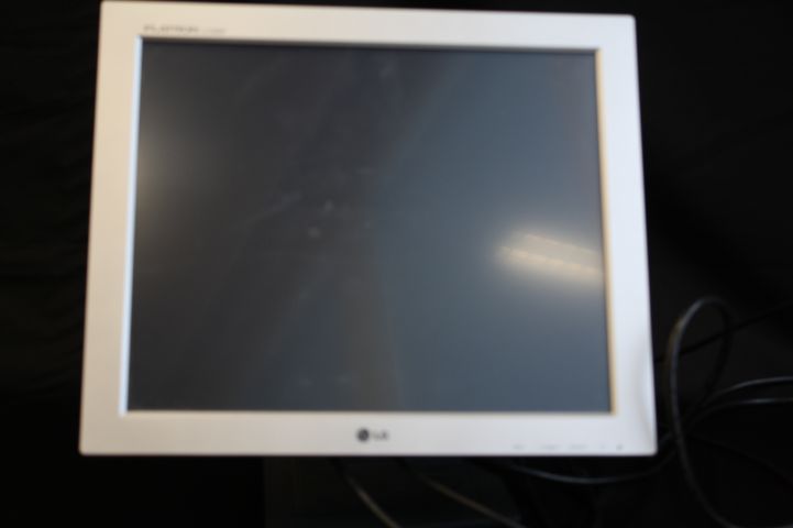 449930-13 LG Flatron L1730SF Touchscreen 4pcs selling to higgest bidder