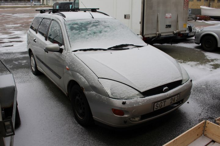 449933-2 Ford Focus 1.8 Kombi -2001 (100hk) (rep.objekt)