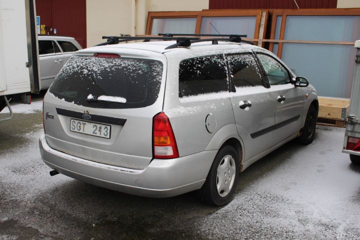 449933-3 Ford Focus 1.8 Kombi -2001 (100hk) (rep.objekt)