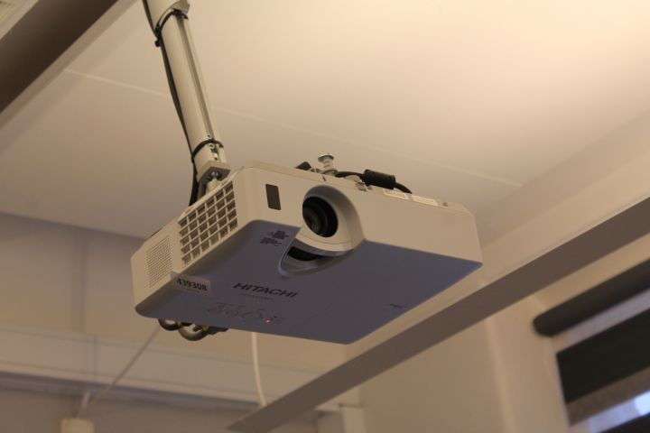 439308-4 Hitachi projector and projector screen