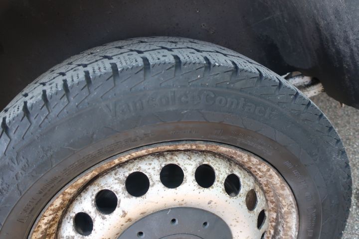 446994-10 Volkswagen 7HC Caravelle - 2010