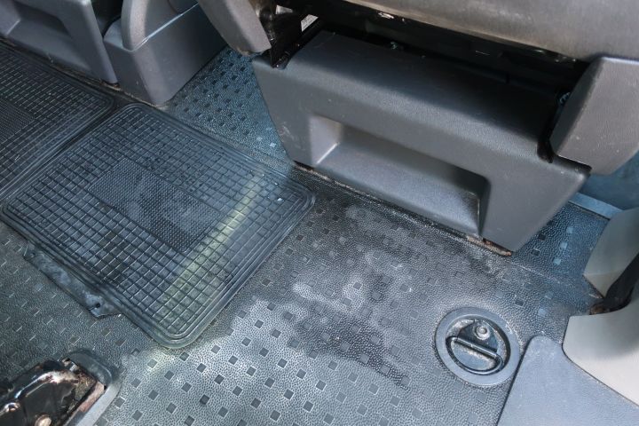 446994-15 Volkswagen 7HC Caravelle - 2010