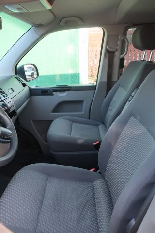 446994-21 Volkswagen 7HC Caravelle - 2010