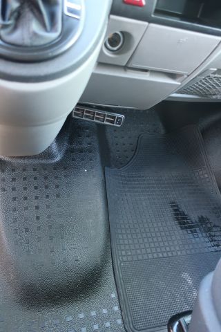 446994-25 Volkswagen 7HC Caravelle - 2010