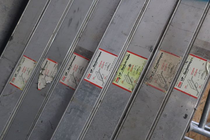 446995-4 Peri Up Rosette stairs for stands, 8pcs