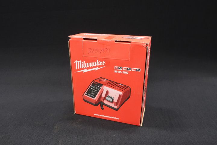 451438-2 Battery Charger Milwaukee M12-18C