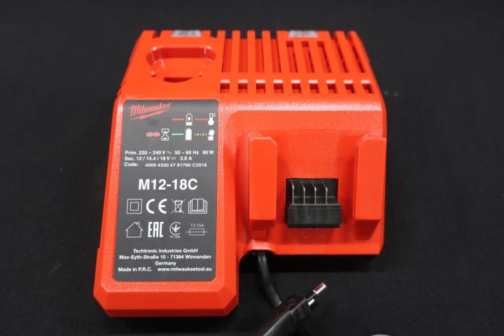 451438-7 Battery Charger Milwaukee M12-18C