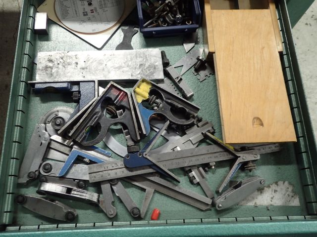 399974-10 Workbench with accessories