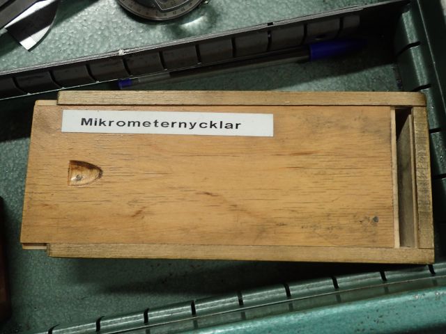 399974-14 Workbench with accessories