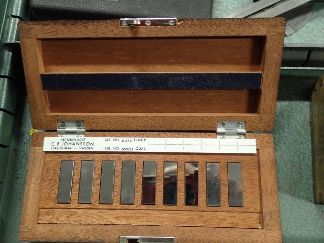 399974-13 Workbench with accessories