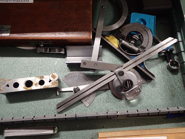 399974-16 Workbench with accessories