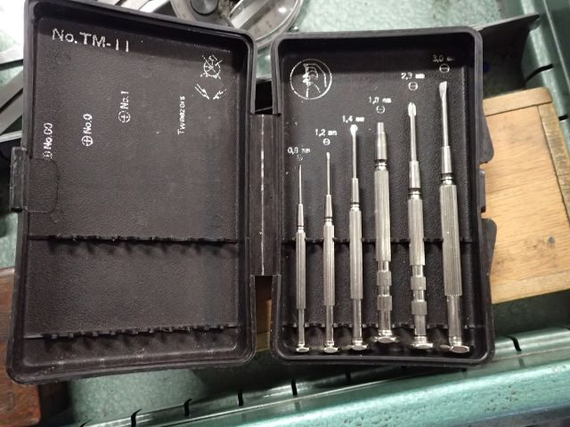 399974-17 Workbench with accessories