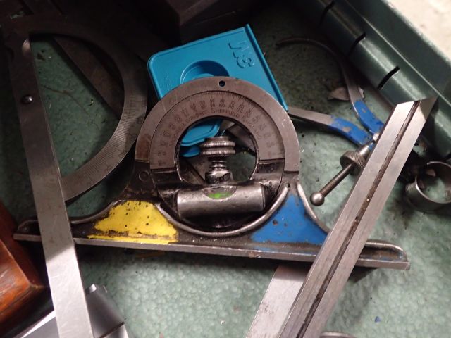 399974-20 Workbench with accessories