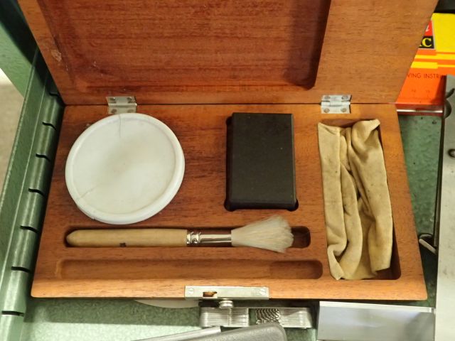 399974-19 Workbench with accessories