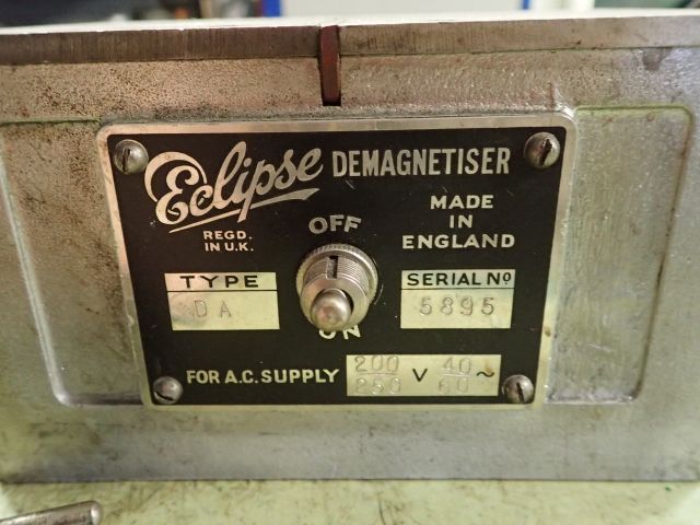 399974-27 Workbench with accessories