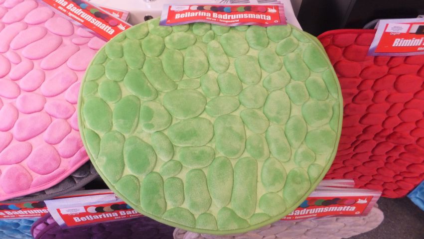 404275-1 12 bath mats round
